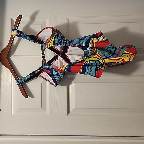 NEW SWIMSUIT - Picture 3 of 4